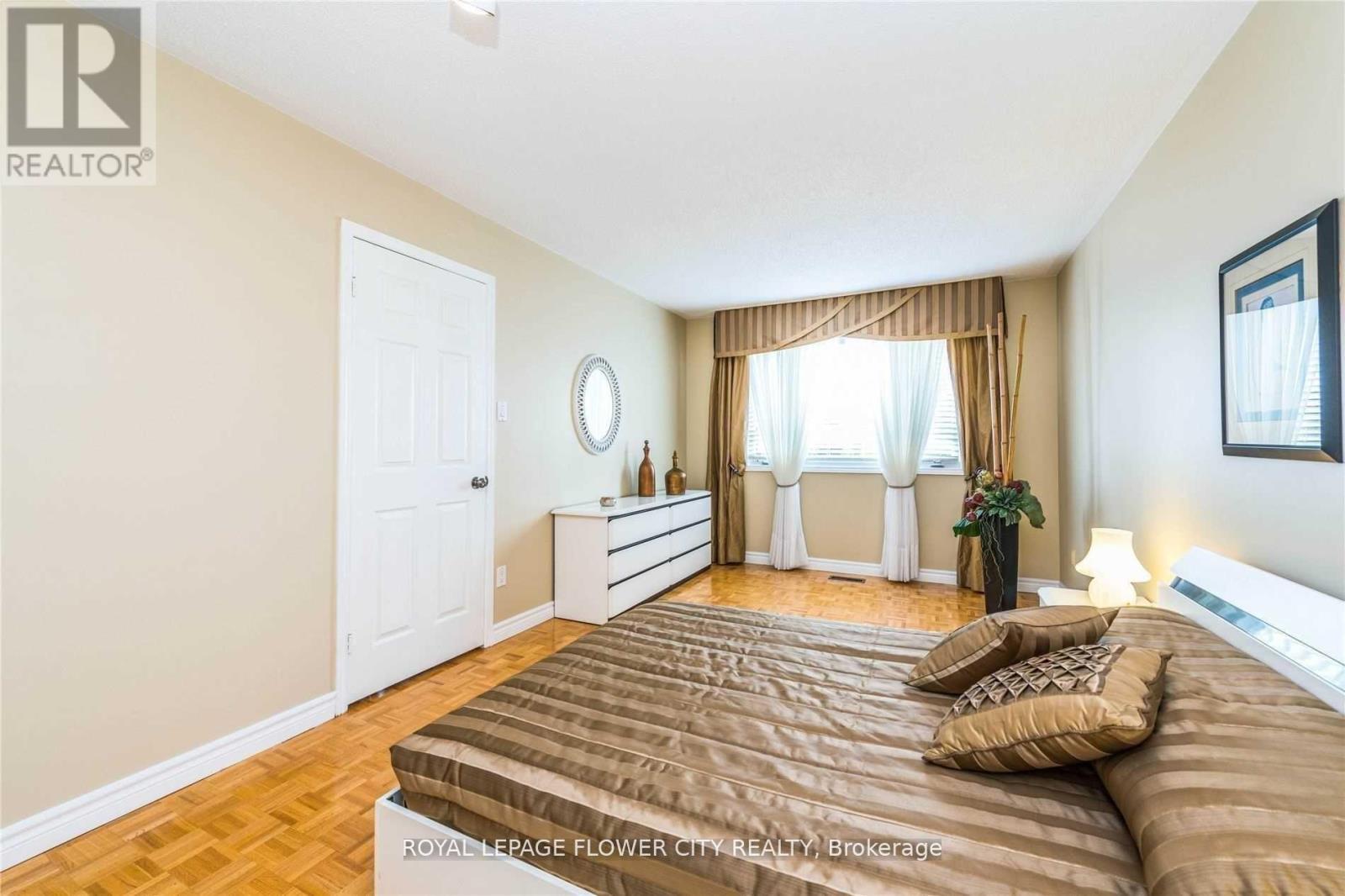 136 Chipmunk Crescent, Brampton, Ontario  L6R 1B3 - Photo 13 - W12770076