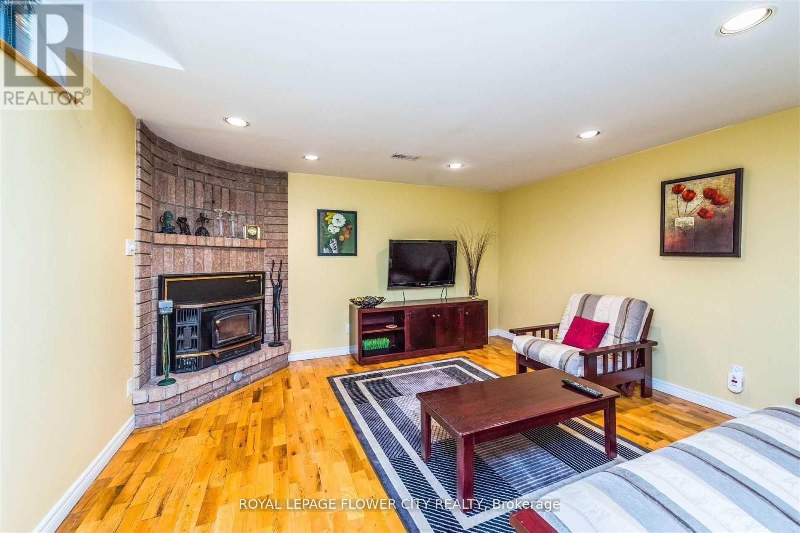 136 Chipmunk Crescent, Brampton, Ontario  L6R 1B3 - Photo 19 - W12770076