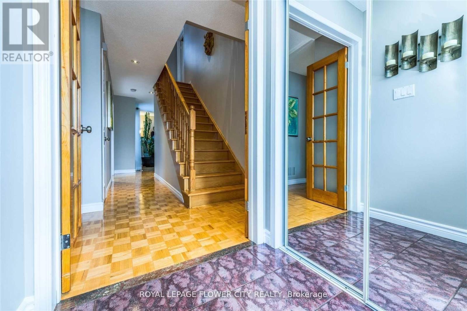 136 Chipmunk Crescent, Brampton, Ontario  L6R 1B3 - Photo 6 - W12770076