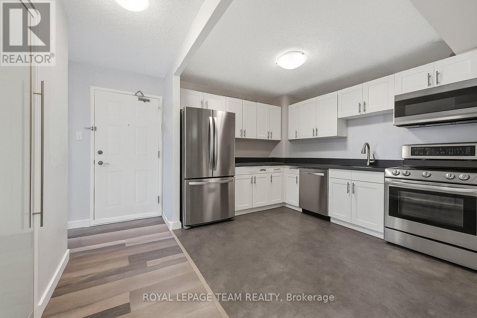 901 - 200 Bay Street N, Ottawa, Ontario  K1R 7W8 - Photo 2 - X12756138