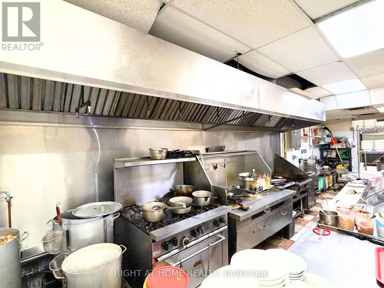 9 - 2437 Finch Avenue W, Toronto, Ontario  M9M 2E7 - Photo 6 - W12770080