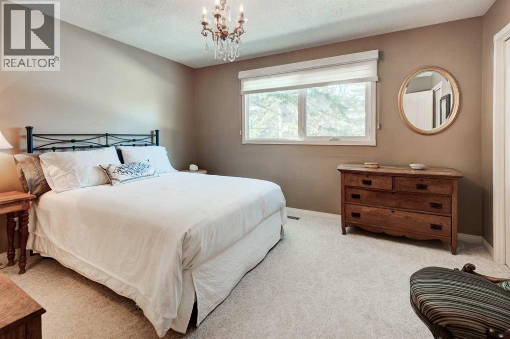 9 Mountain Place, Okotoks, Alberta  T1S 1G7 - Photo 14 - A2282183