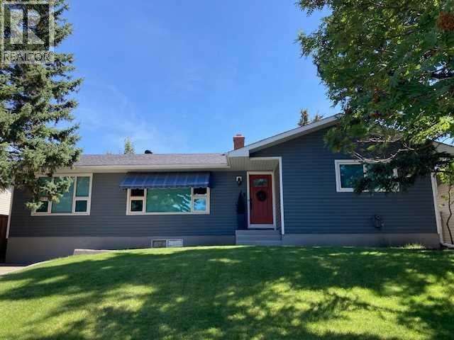 9 Mountain Place, Okotoks, Alberta  T1S 1G7 - Photo 2 - A2282183