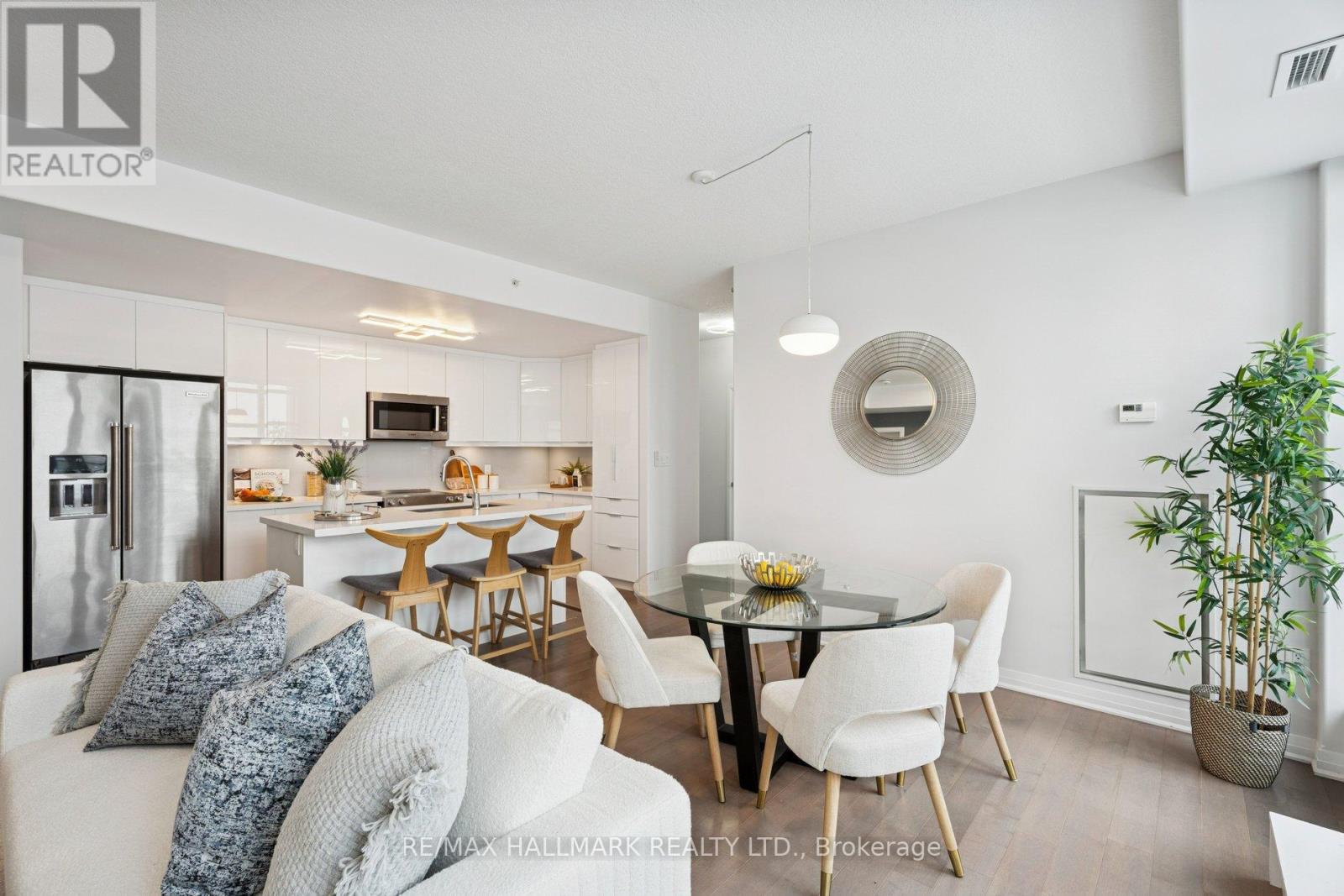 409 - 10 Concord Place, Grimsby, Ontario  L3M 0G6 - Photo 4 - X12690218