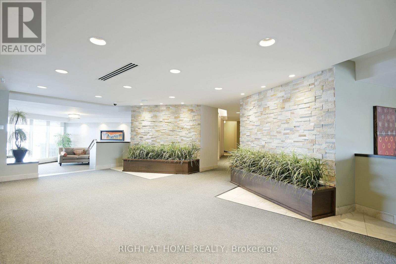 1406 - 1171 Ambleside Drive, Ottawa, Ontario  K2B 8E1 - Photo 2 - X12770090