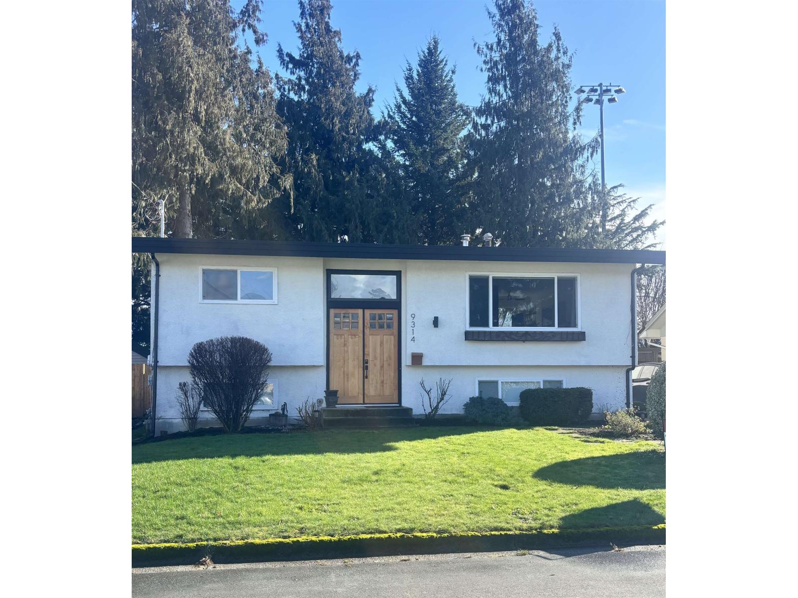 9314 Jackson Street, Chilliwack Proper West, Chilliwack, British Columbia  V2P 3X1 - Photo 1 - R3073999