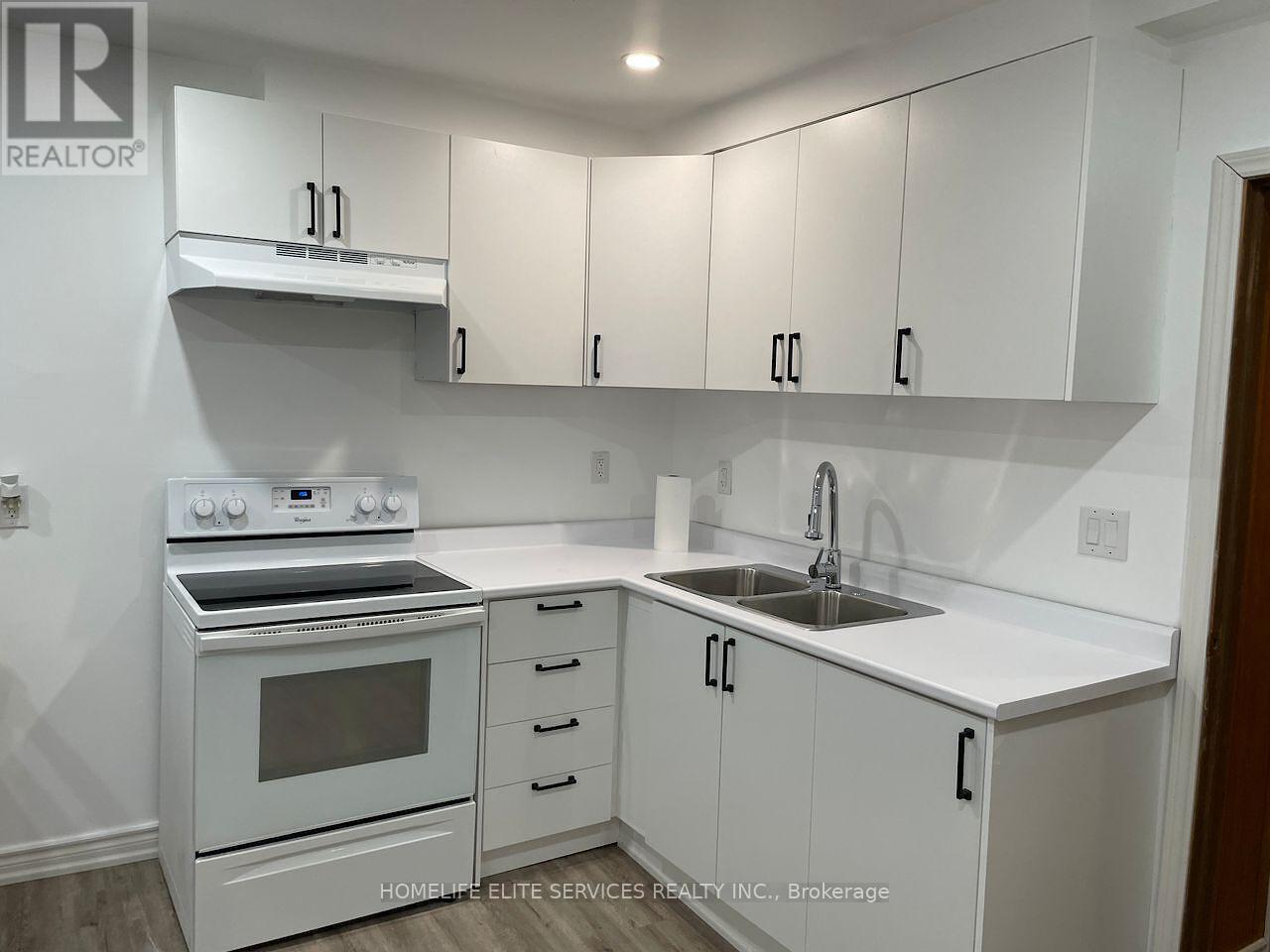 28 Delbert Drive, Toronto, Ontario  M1P 1X2 - Photo 3 - E12770106