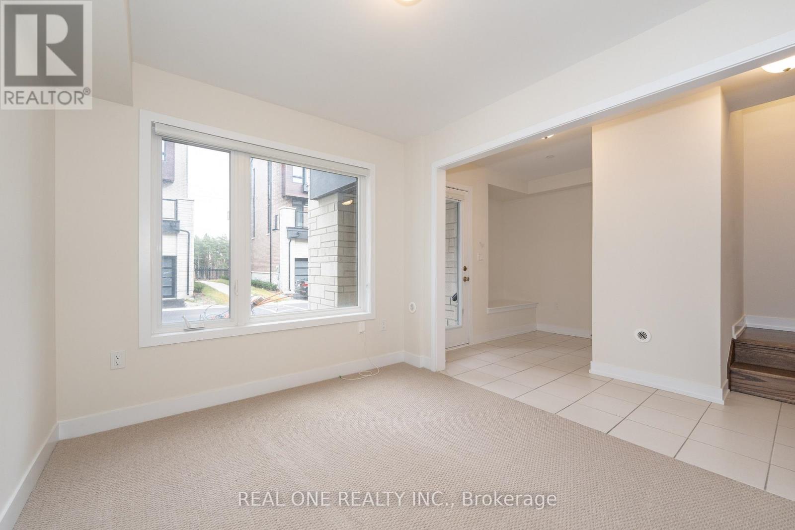 28 Credit Lane, Richmond Hill, Ontario  L4E 1G9 - Photo 4 - N12770102