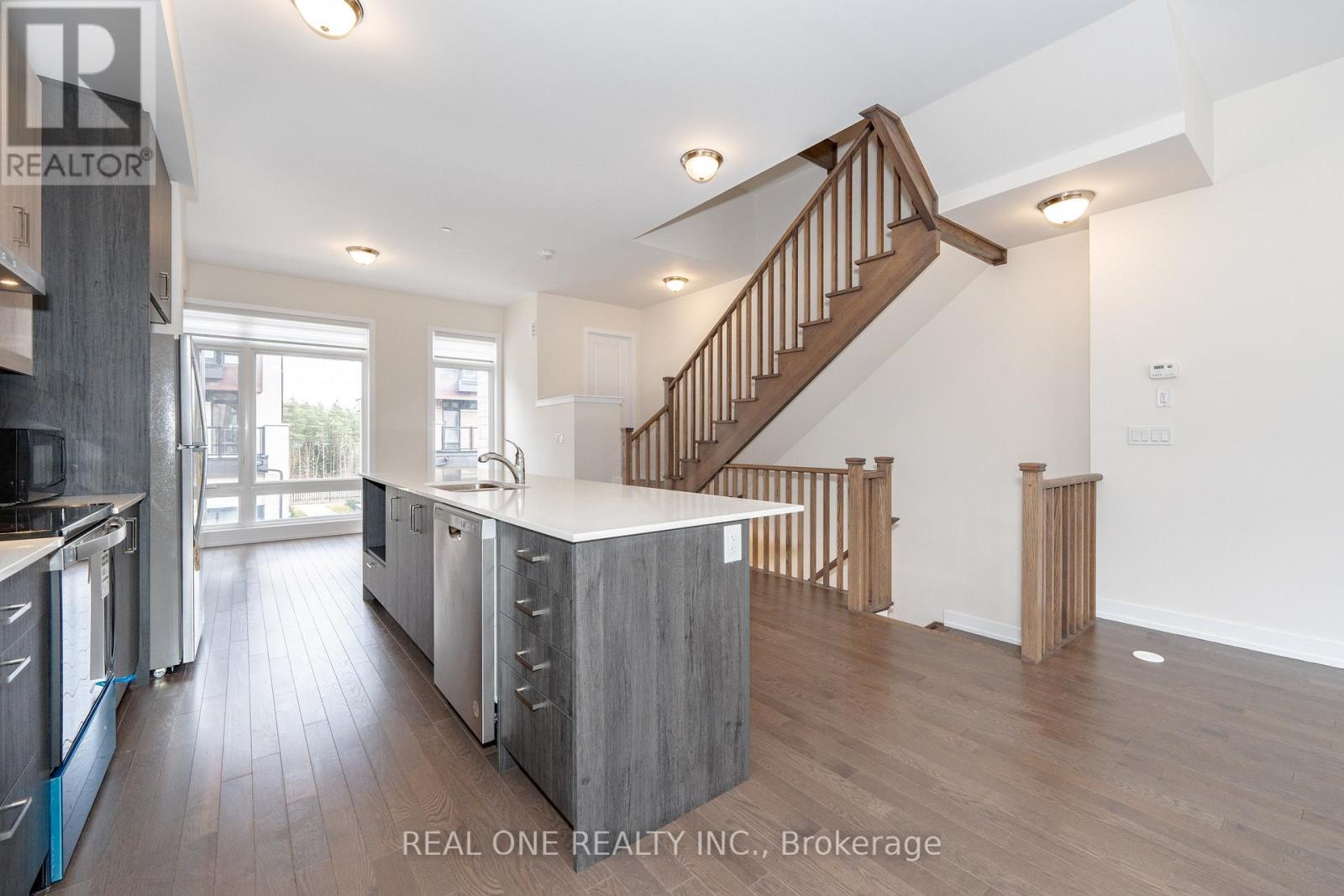 28 Credit Lane, Richmond Hill, Ontario  L4E 1G9 - Photo 8 - N12770102