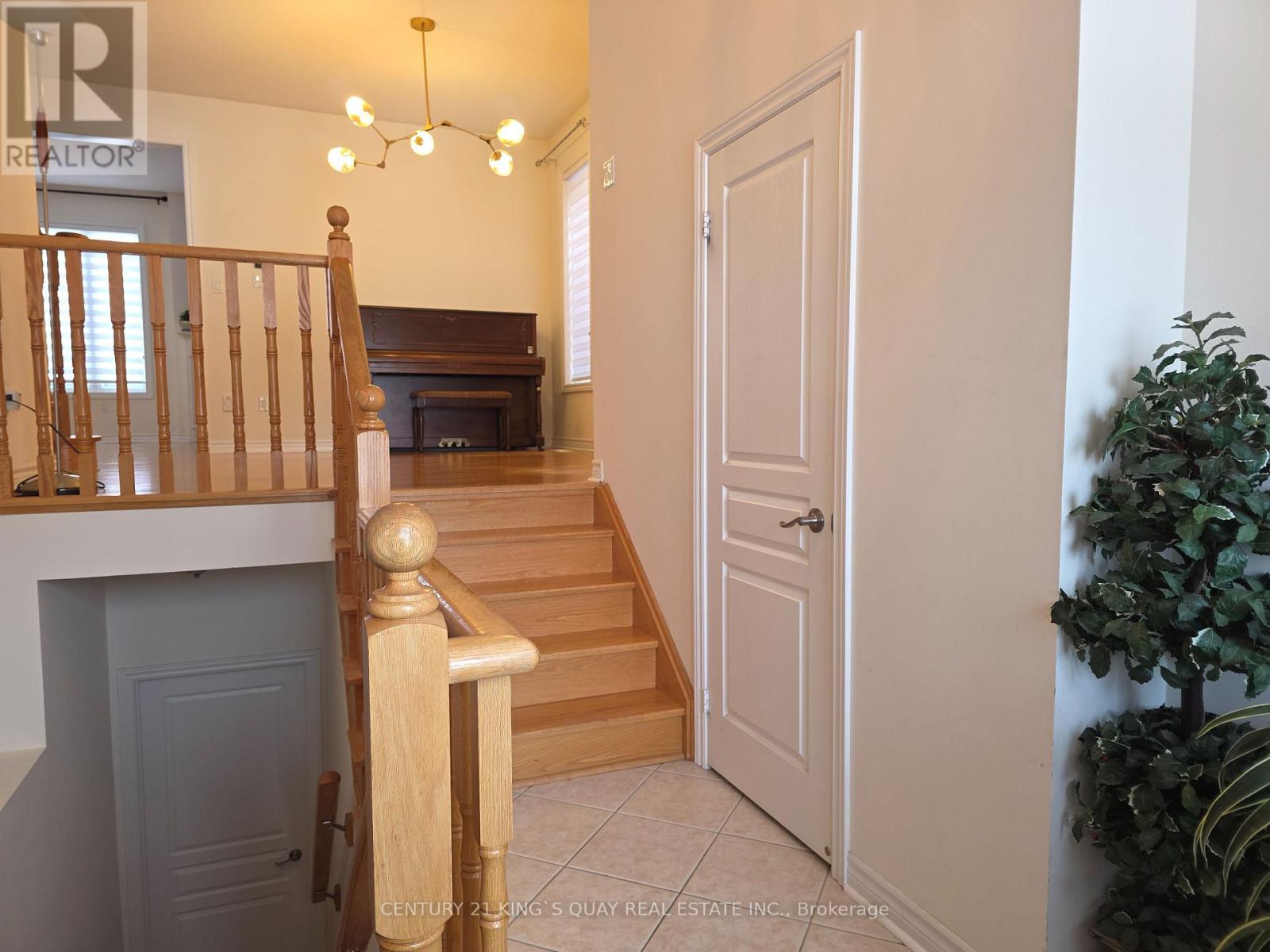 183 Winlane Drive, Whitchurch-Stouffville (Stouffville), Ontario  L4A 0C2 - Photo 3 - N12745506