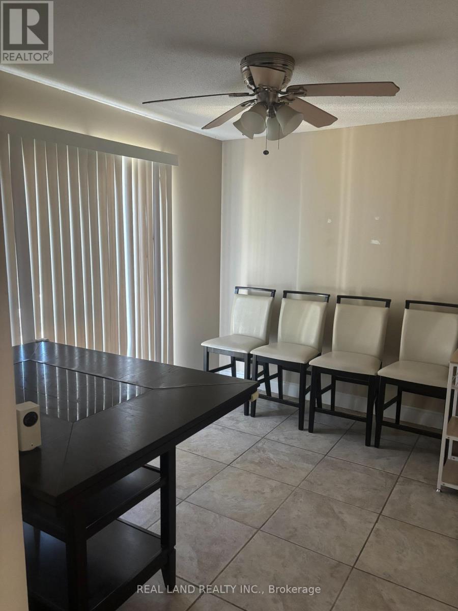 40 Burnhope Drive, Brampton (Brampton West), Ontario  L6X 3R7 - Photo 7 - W12770118