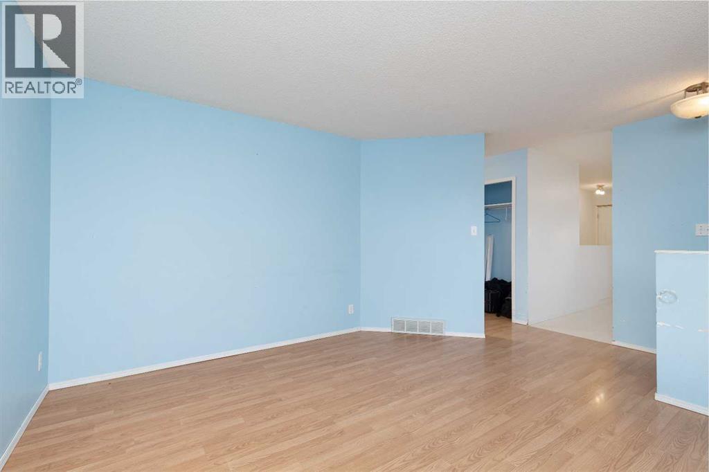 209 Mt Blakiston Road W, Lethbridge, Alberta  T1K 6M3 - Photo 5 - A2277374