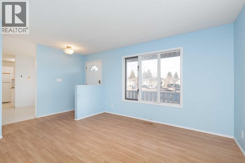 209 Mt Blakiston Road W, Lethbridge, Alberta  T1K 6M3 - Photo 3 - A2277374