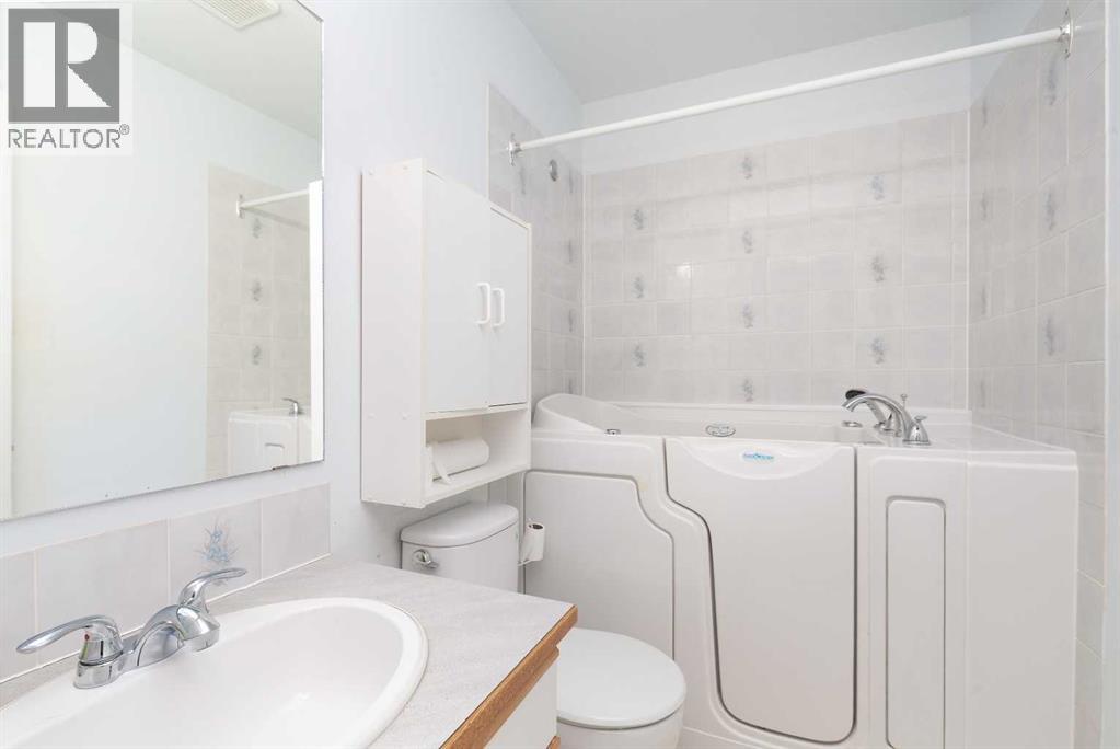 209 Mt Blakiston Road W, Lethbridge, Alberta  T1K 6M3 - Photo 13 - A2277374