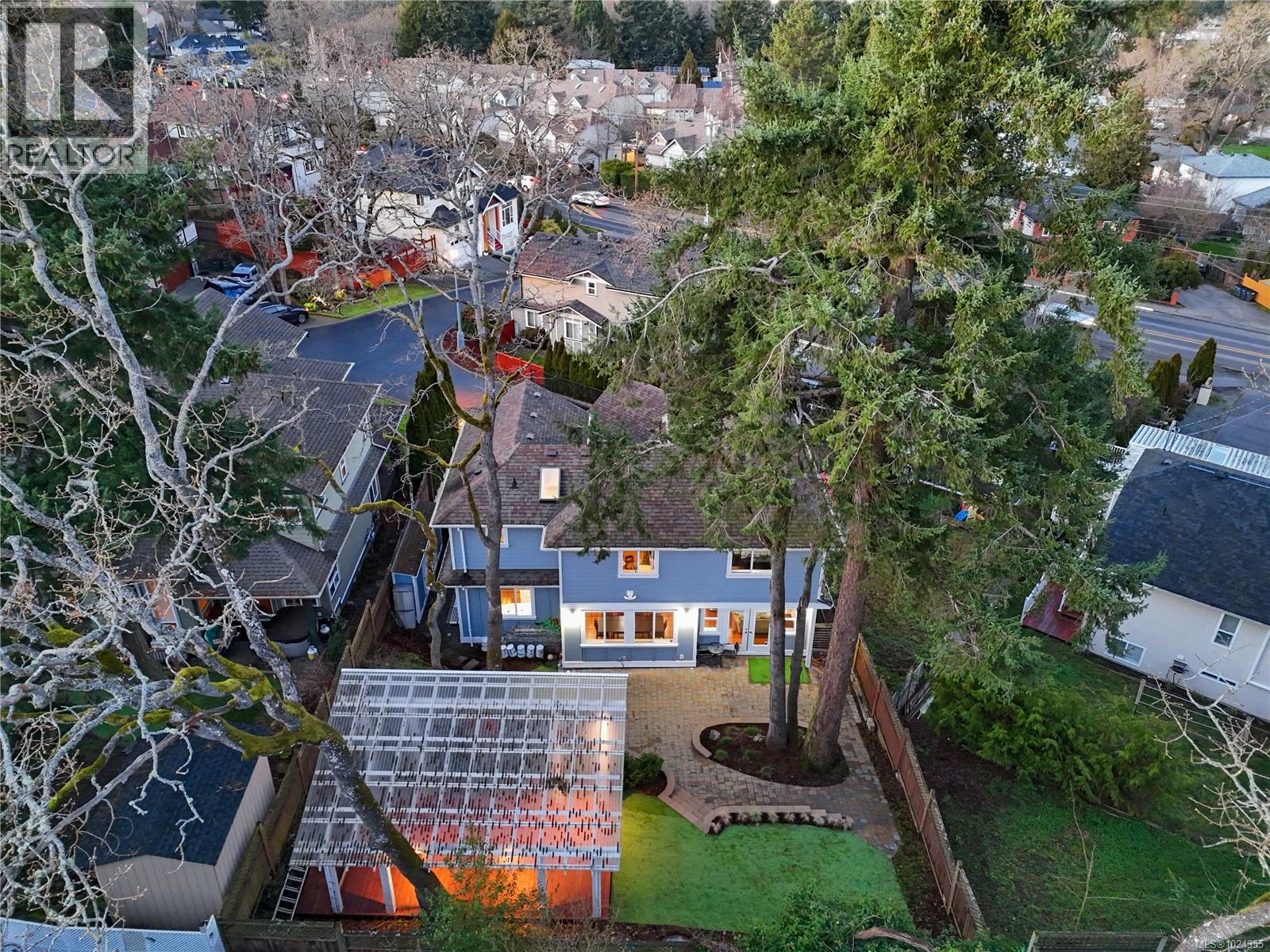 3927 Druce Lane, Saanich, British Columbia  V8P 0A2 - Photo 40 - 1024355