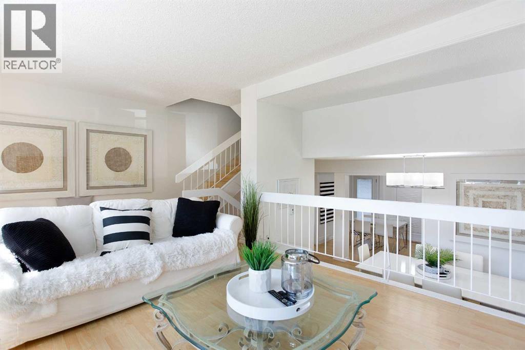 354 Brae Glen Road Sw, Calgary, Alberta  T2W 1B6 - Photo 3 - A2284150