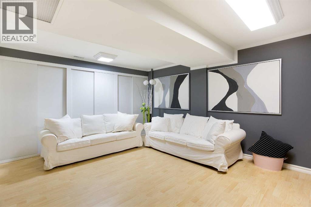 354 Brae Glen Road Sw, Calgary, Alberta  T2W 1B6 - Photo 24 - A2284150