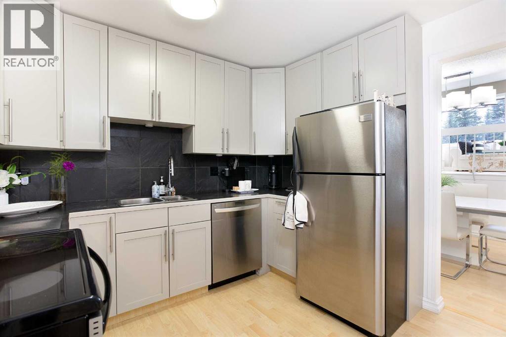 354 Brae Glen Road Sw, Calgary, Alberta  T2W 1B6 - Photo 9 - A2284150