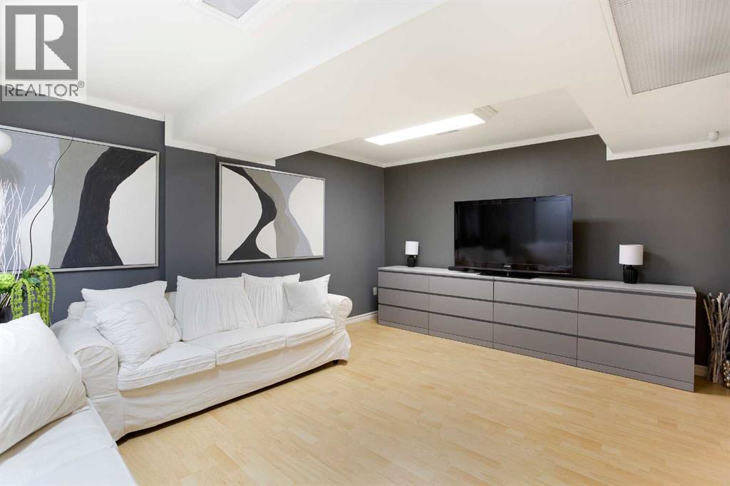 354 Brae Glen Road Sw, Calgary, Alberta  T2W 1B6 - Photo 26 - A2284150