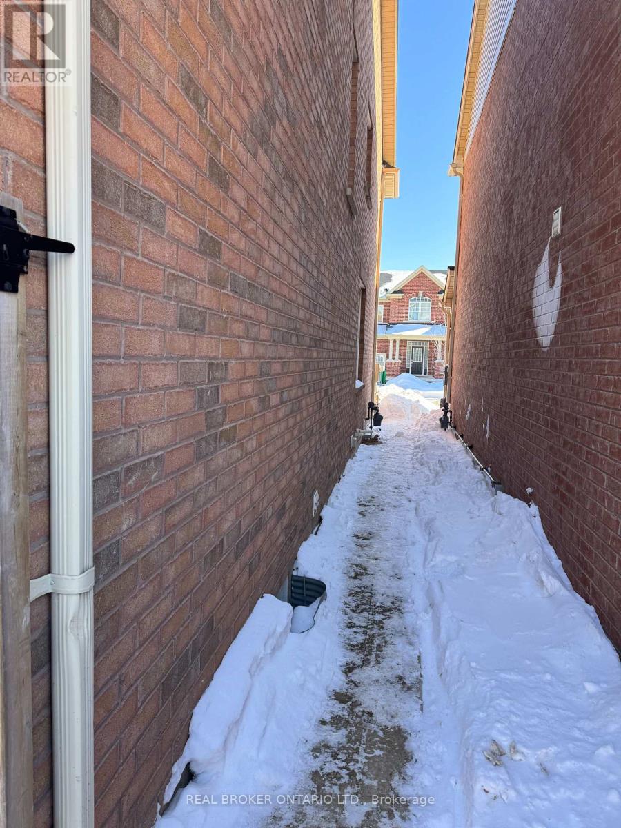 16 Jemima Road S, Brampton (Northwest Brampton), Ontario  L7A 4T2 - Photo 5 - W12770124