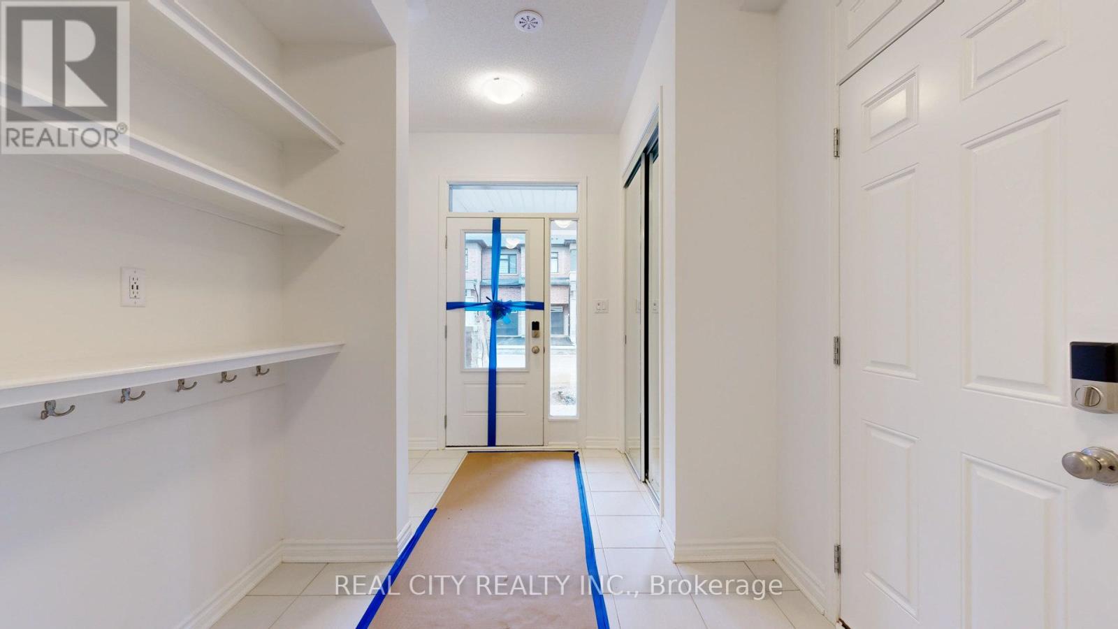 11 Keppel Circle W, Brampton (Northwest Brampton), Ontario  L7A 5K4 - Photo 5 - W12770132