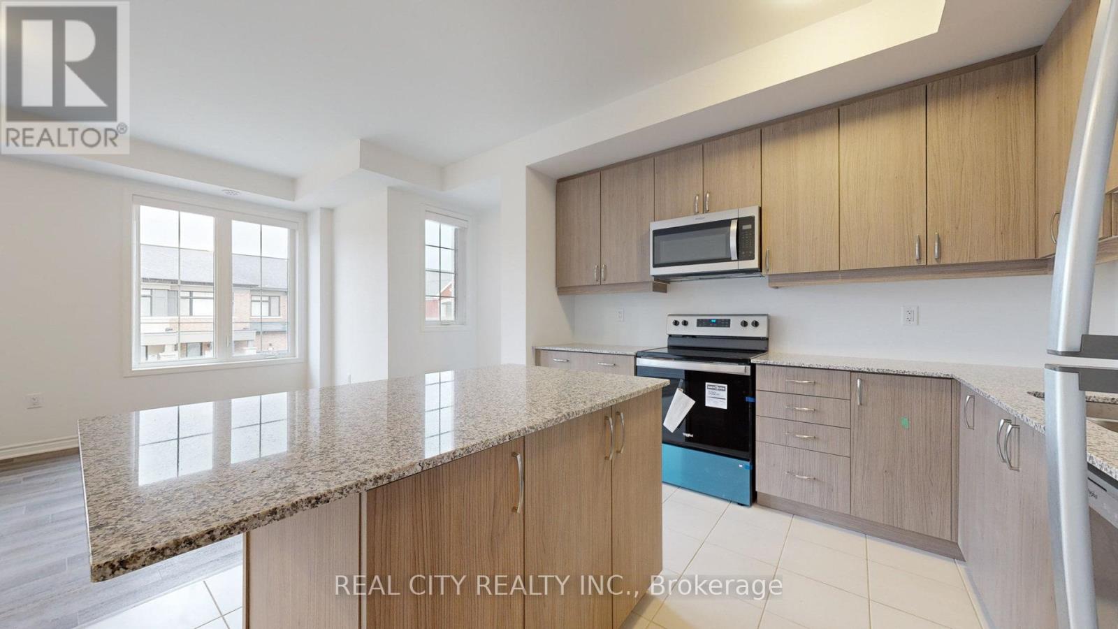 11 Keppel Circle W, Brampton, Ontario  L7A 5K4 - Photo 10 - W12770146