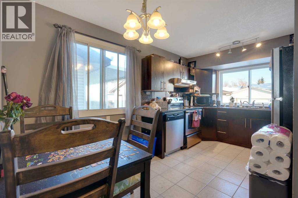 312 Pinegreen Close Ne, Calgary, Alberta  T1Y 1W3 - Photo 6 - A2280869