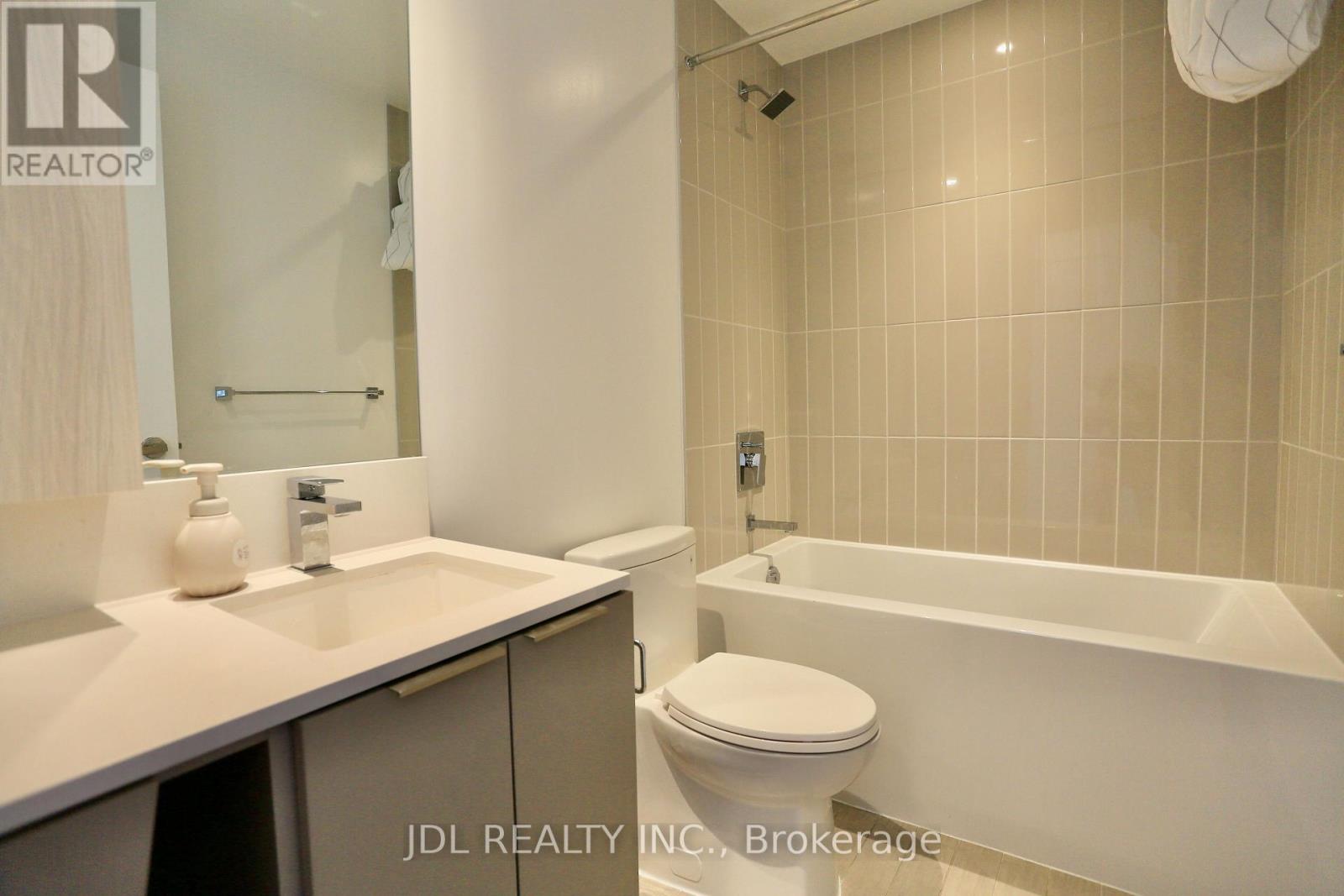 5609 - 3900 Confederation Parkway, Mississauga, Ontario  L5B 0M3 - Photo 15 - W12627068