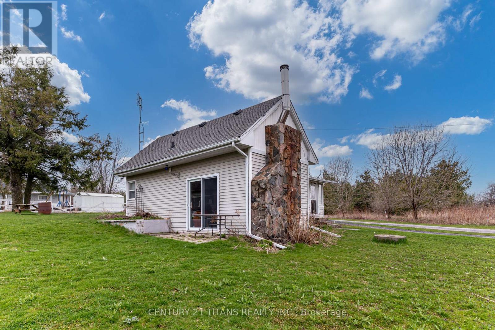 130 West Beach Road, Clarington (Bowmanville), Ontario  L1C 3K3 - Photo 3 - E12770156