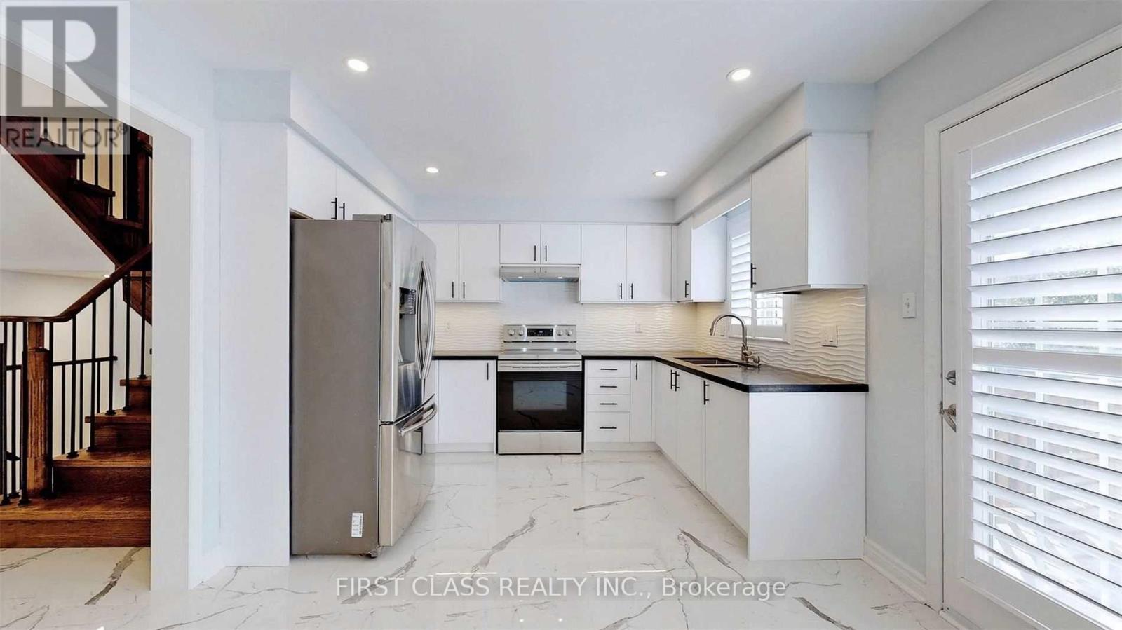 112 Revelstoke Crescent, Richmond Hill (Langstaff), Ontario  L4B 4T5 - Photo 8 - N12770186