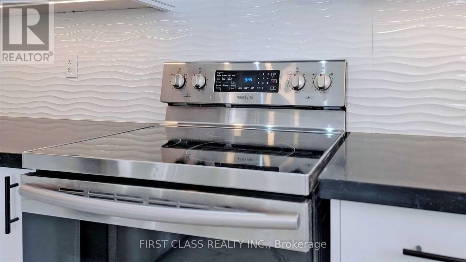 112 Revelstoke Crescent, Richmond Hill (Langstaff), Ontario  L4B 4T5 - Photo 9 - N12770186