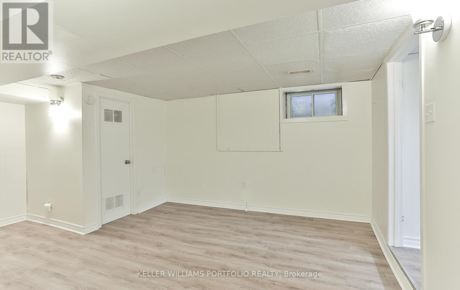 98 Uxbridge Avenue, Toronto (Weston-Pellam Park), Ontario  M6N 2Y4 - Photo 5 - W12770204