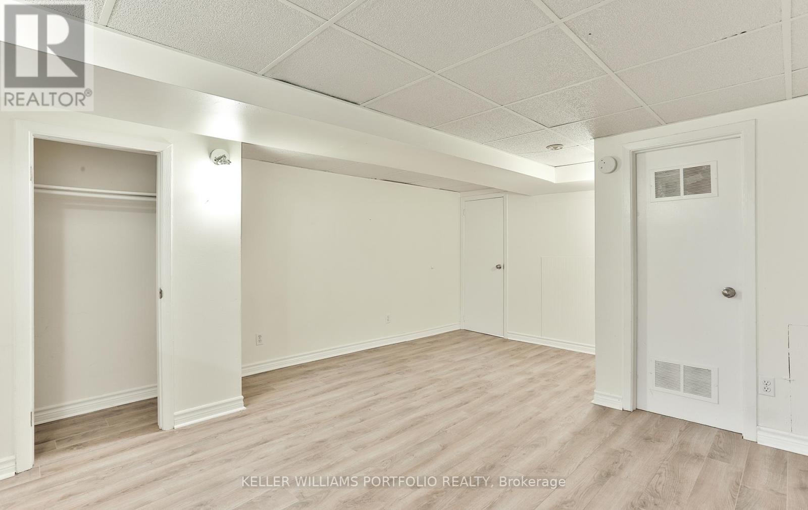 98 Uxbridge Avenue, Toronto (Weston-Pellam Park), Ontario  M6N 2Y4 - Photo 7 - W12770204