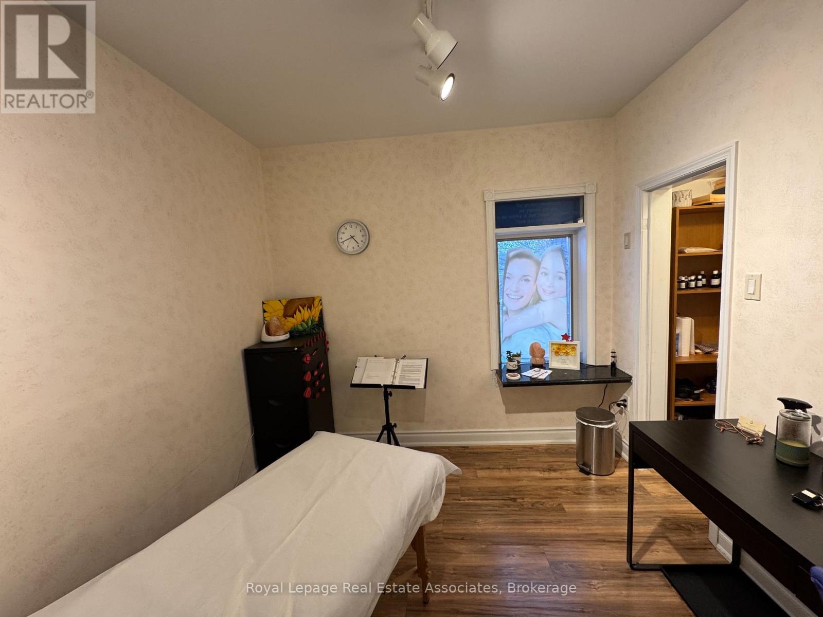 207 - 1553 Hurontario Street, Mississauga (Mineola), Ontario  L5G 3H7 - Photo 5 - W12770206