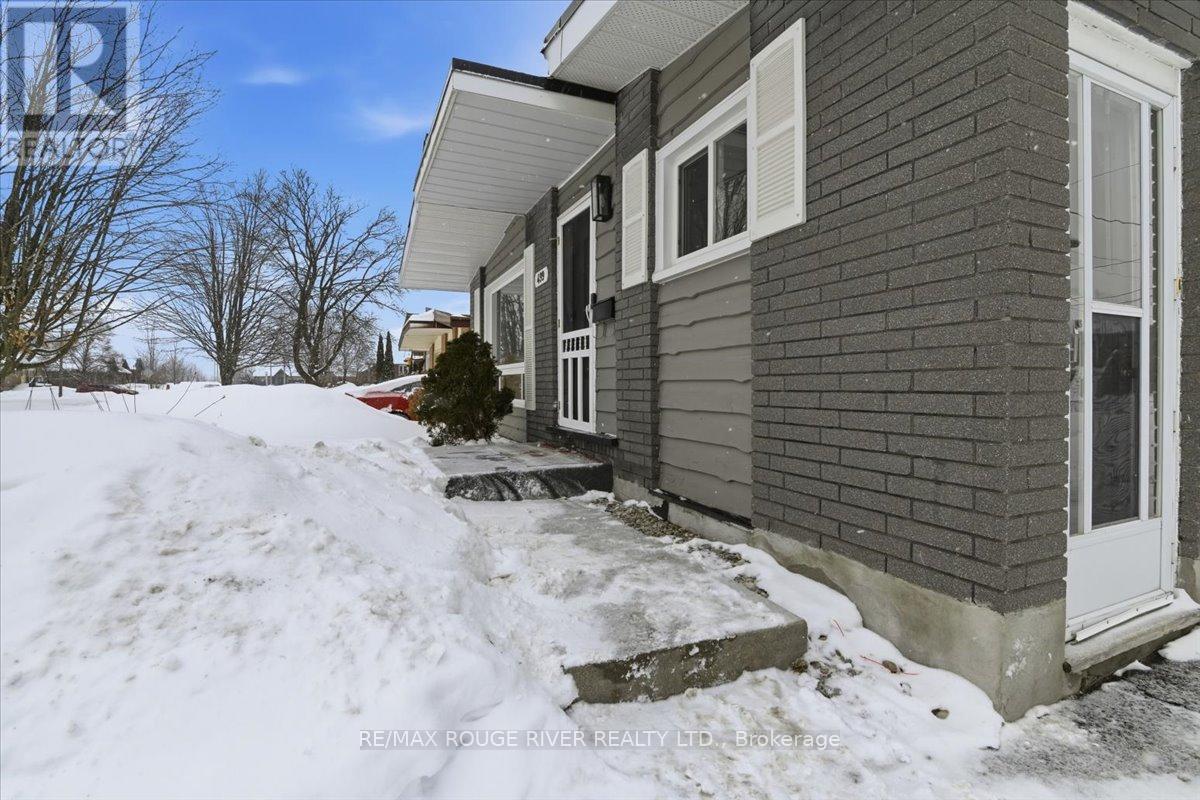 499 Raymond Street, Peterborough, Ontario  K9H 5M7 - Photo 2 - X12770218