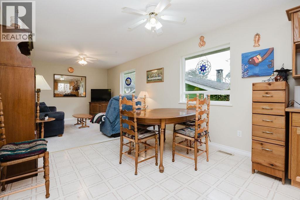 5809 Anchor Road, Sechelt, British Columbia  V7Z 0N3 - Photo 10 - R3087759