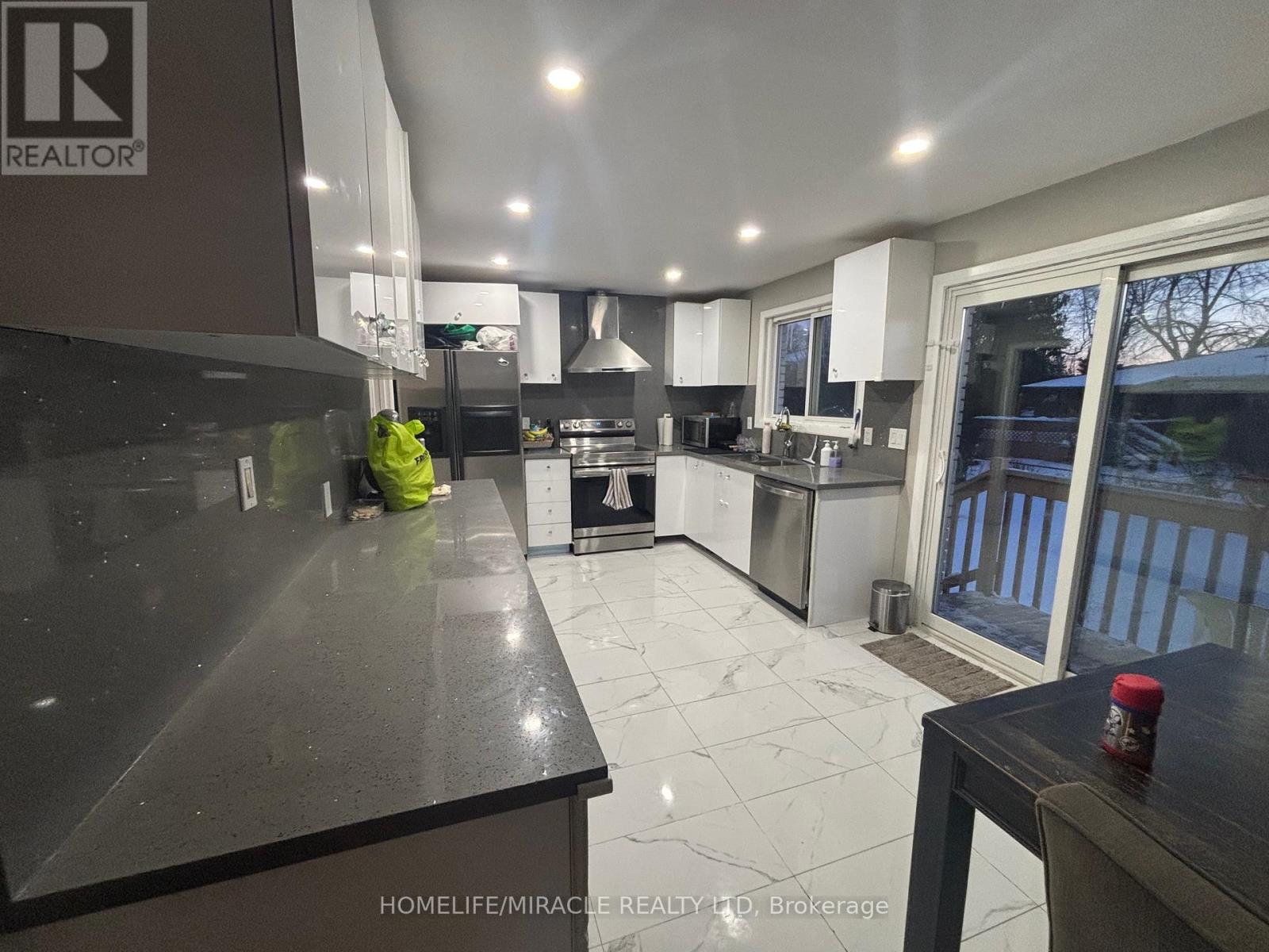 Main - 219 Mcmurchy Avenue, Brampton (Brampton South), Ontario  L6Y 1Z2 - Photo 3 - W12754276