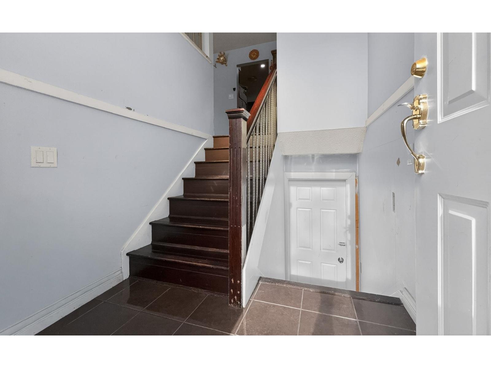 12959 Carluke Crescent, Surrey, British Columbia  V3V 6R5 - Photo 4 - R3086925