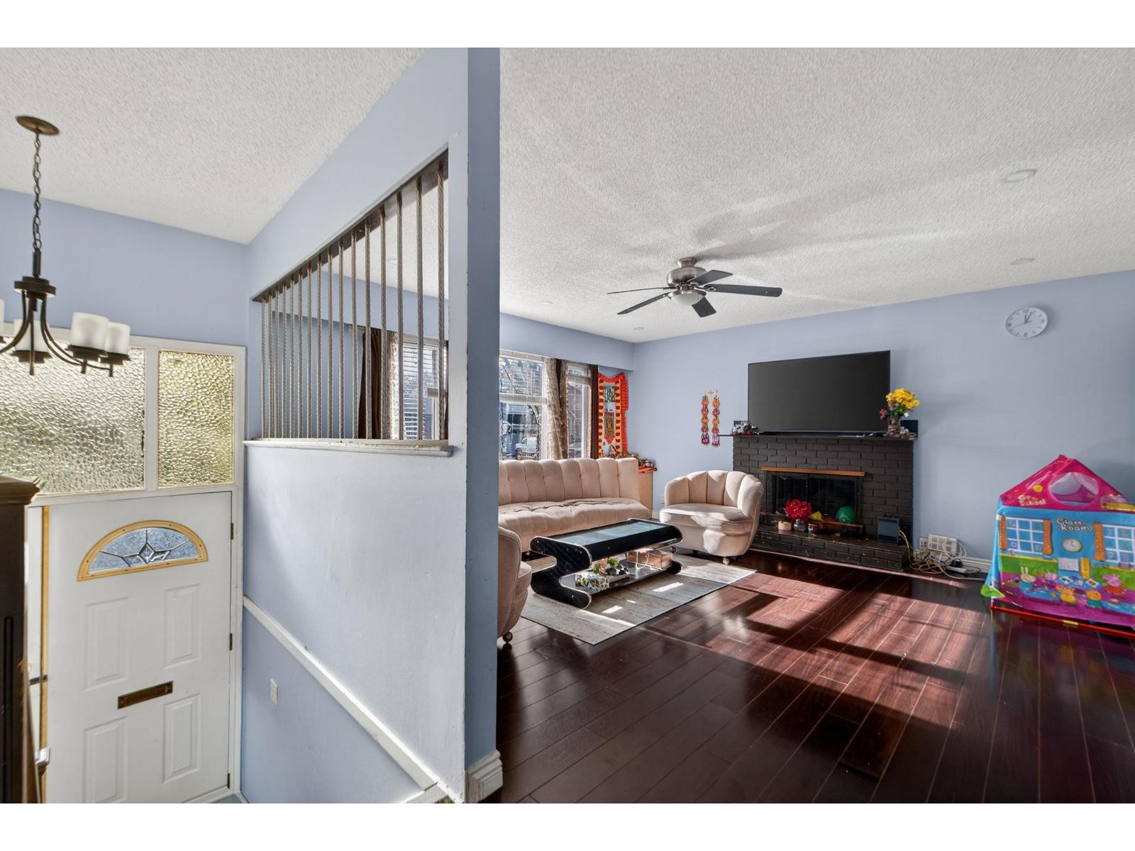 12959 Carluke Crescent, Surrey, British Columbia  V3V 6R5 - Photo 5 - R3086925