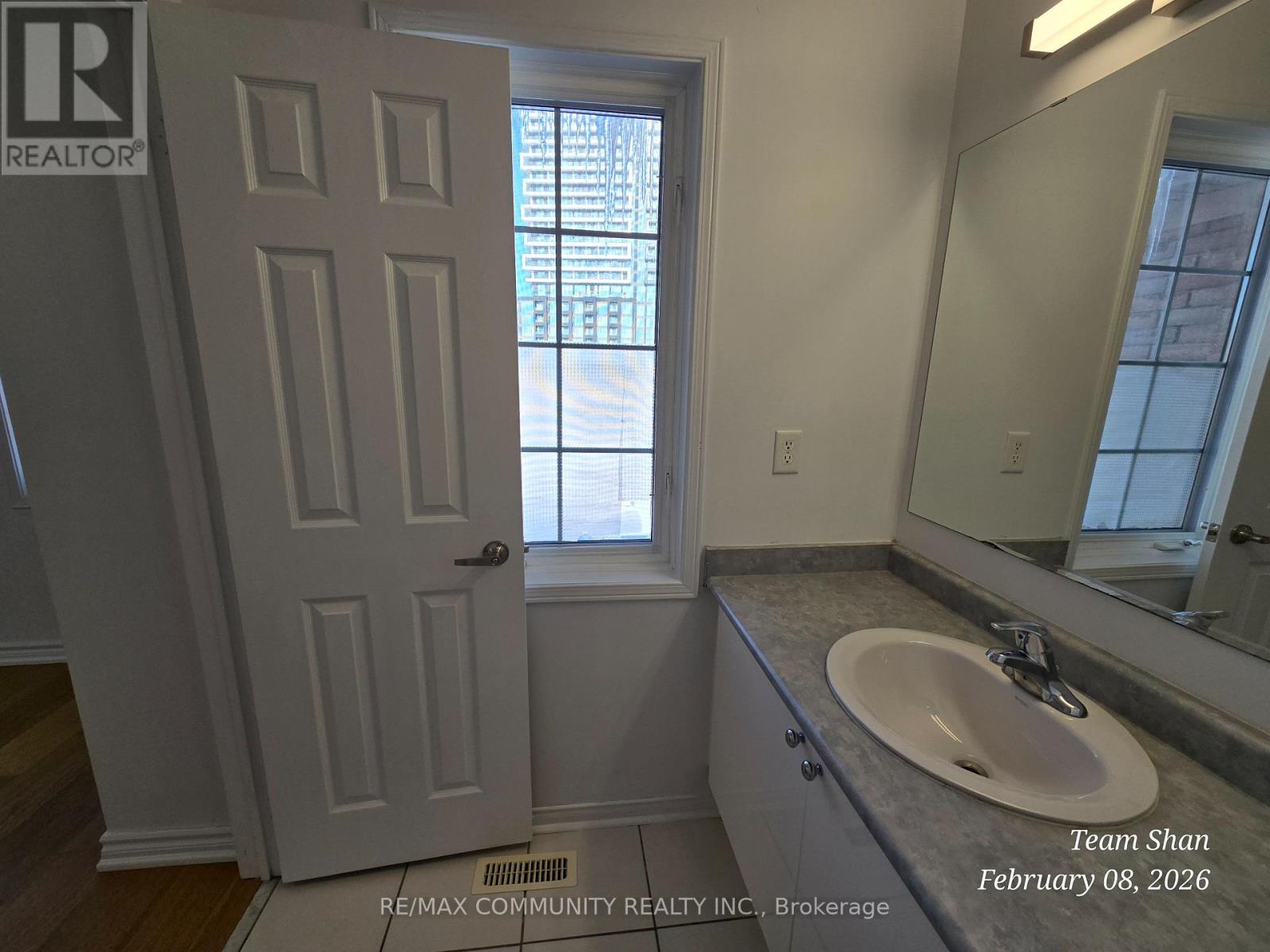 16 Bernard Avenue, Brampton, Ontario  L6Y 5S6 - Photo 14 - W12769102