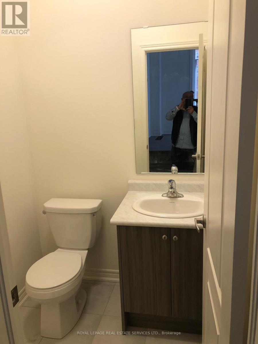 11 Mountain Heights Place S, Hamilton (Waterdown), Ontario  L8P 4E8 - Photo 13 - X12759884