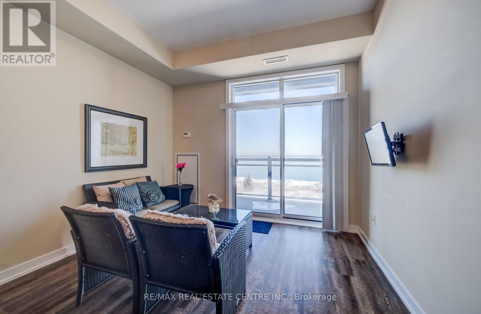 303 - 35 Southshore Crescent, Hamilton (Lakeshore), Ontario  L8E 0J2 - Photo 3 - X12734466