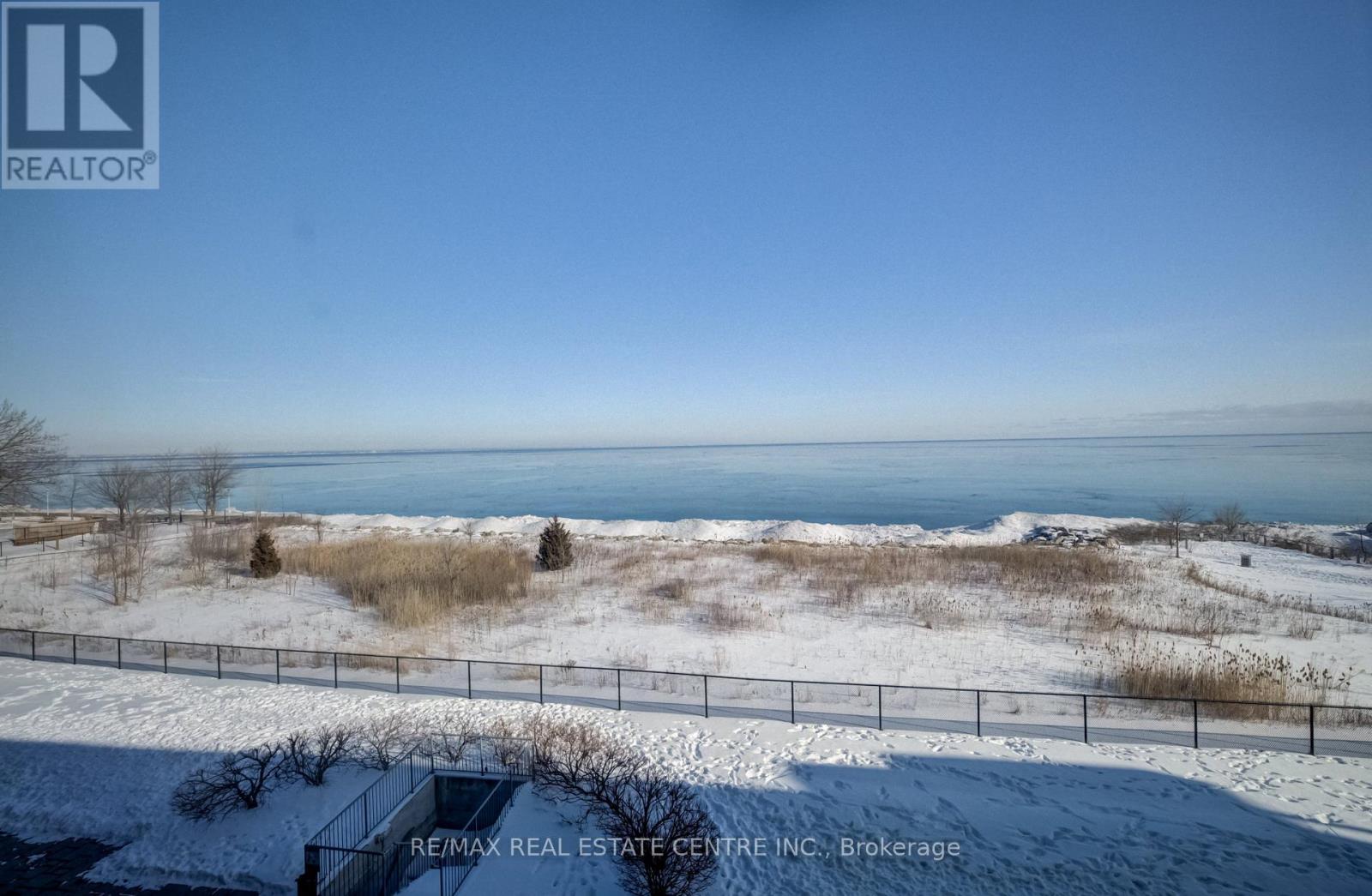 303 - 35 Southshore Crescent, Hamilton (Lakeshore), Ontario  L8E 0J2 - Photo 2 - X12734466