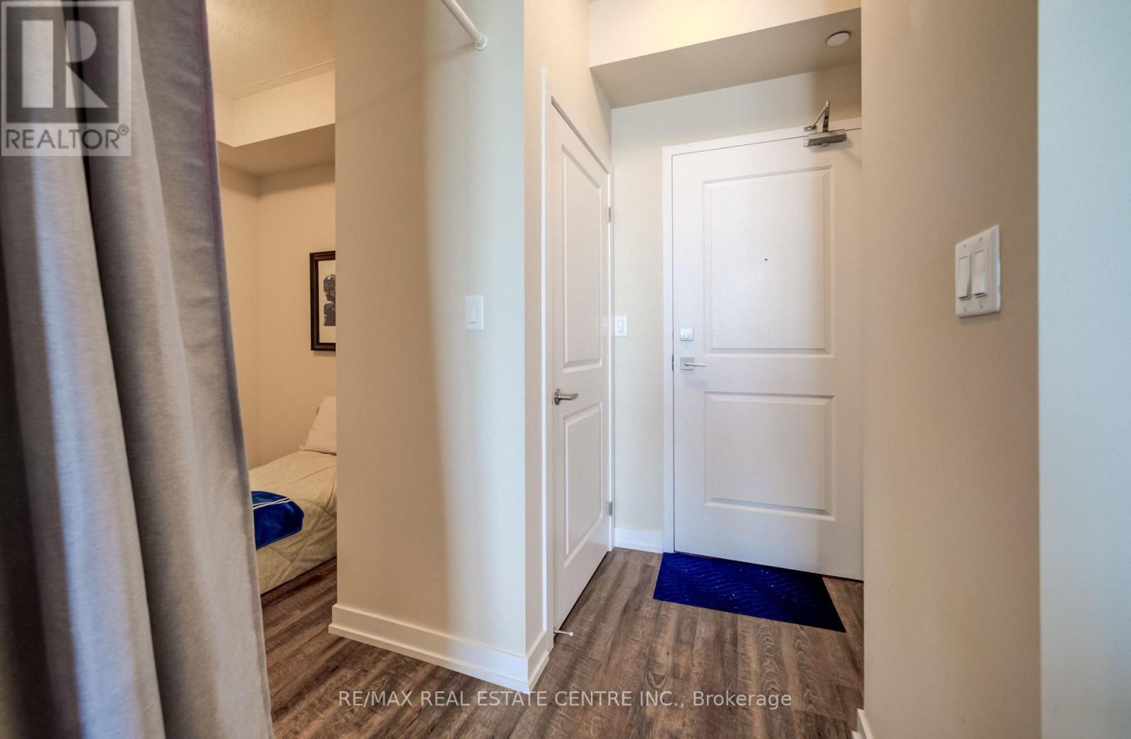 303 - 35 Southshore Crescent, Hamilton (Lakeshore), Ontario  L8E 0J2 - Photo 7 - X12734466