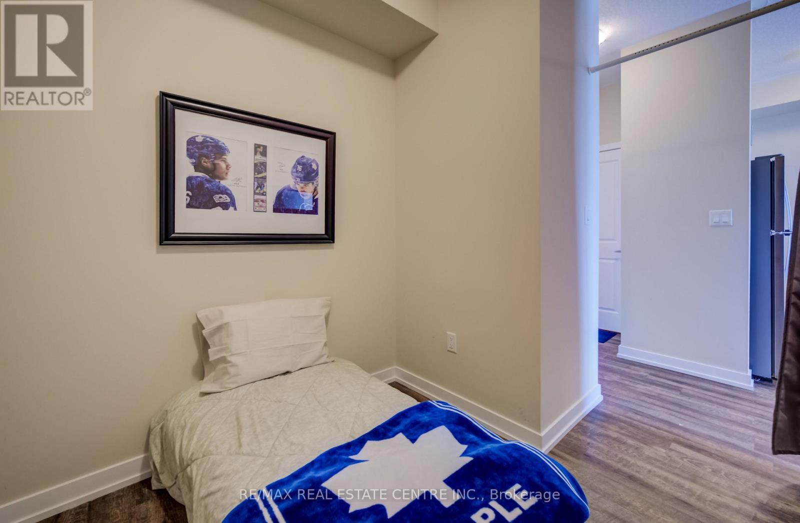 303 - 35 Southshore Crescent, Hamilton (Lakeshore), Ontario  L8E 0J2 - Photo 9 - X12734466