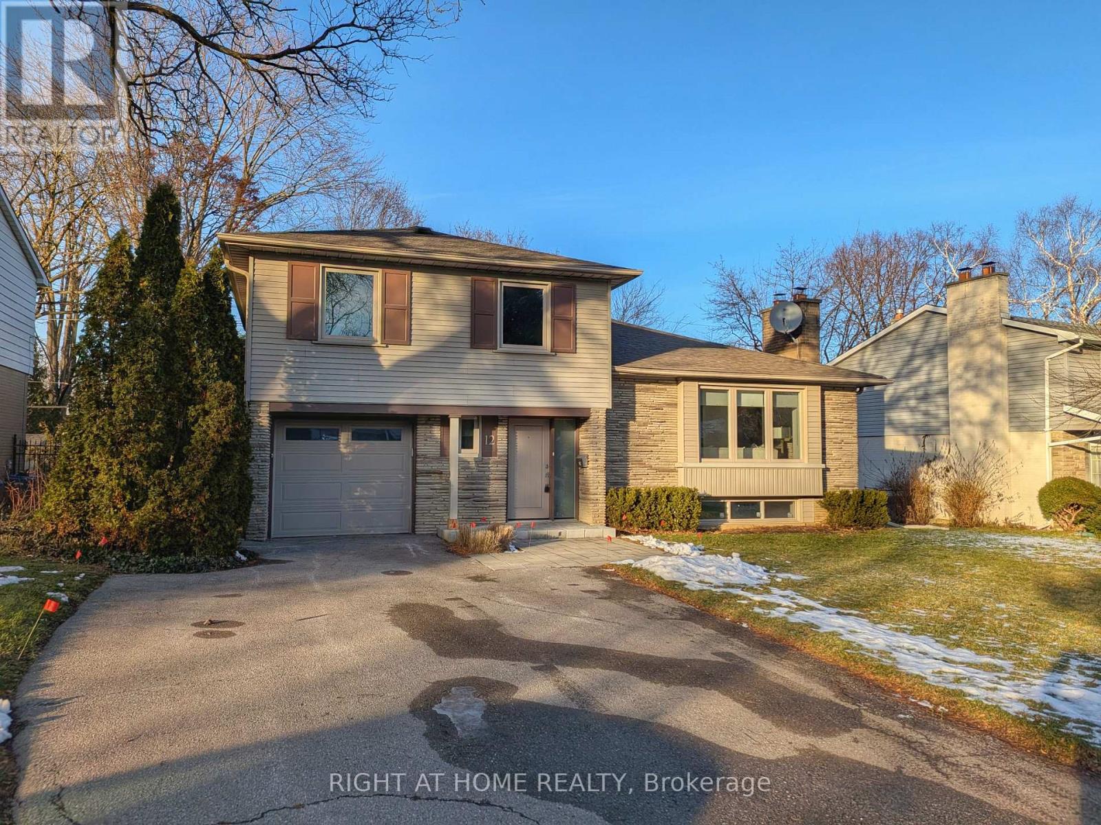 12 Courtham Avenue, Markham, Ontario  L3T 1G3 - Photo 2 - N12770252