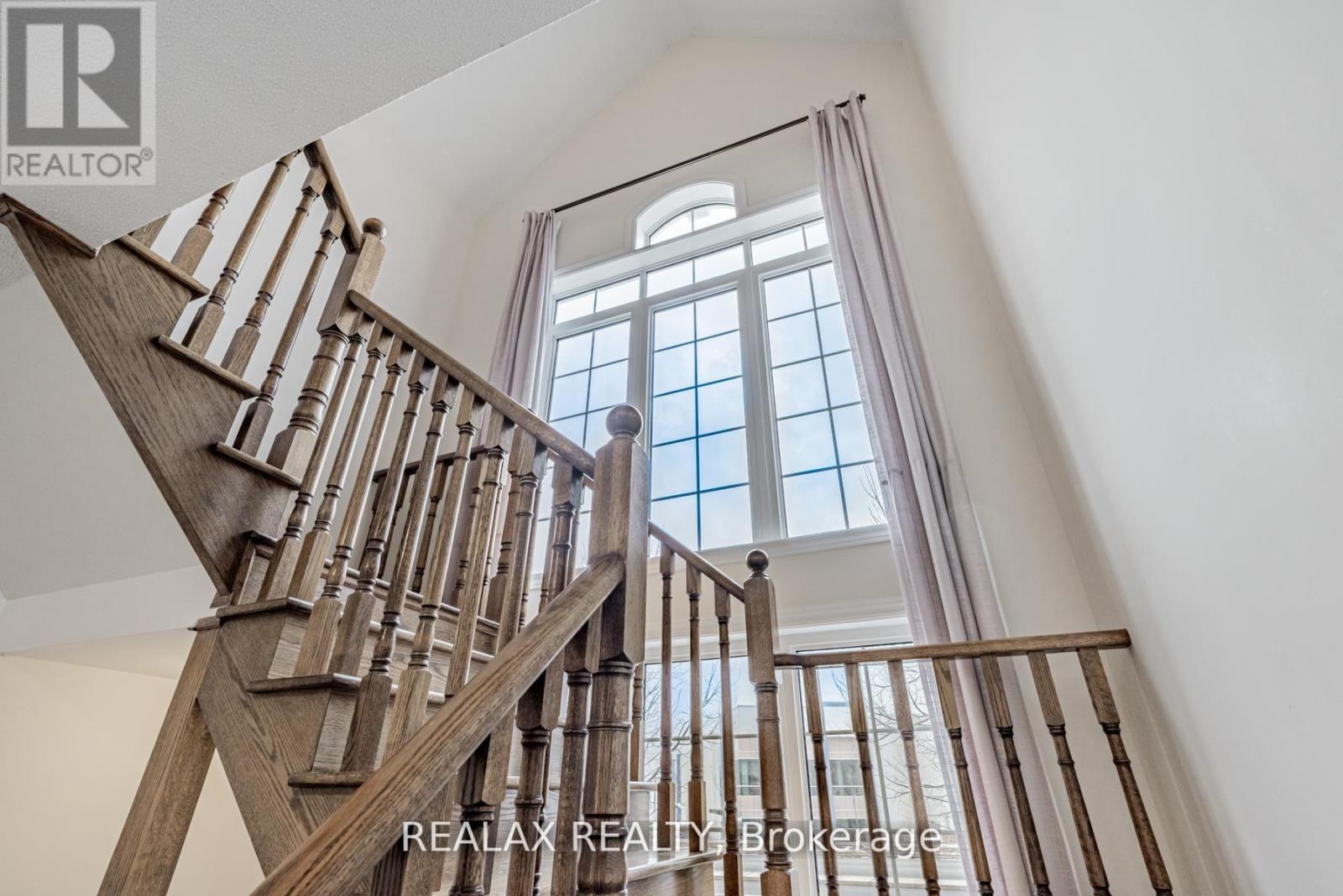 143 Livante Court, Markham (Victoria Square), Ontario  L6C 0T9 - Photo 5 - N12770254