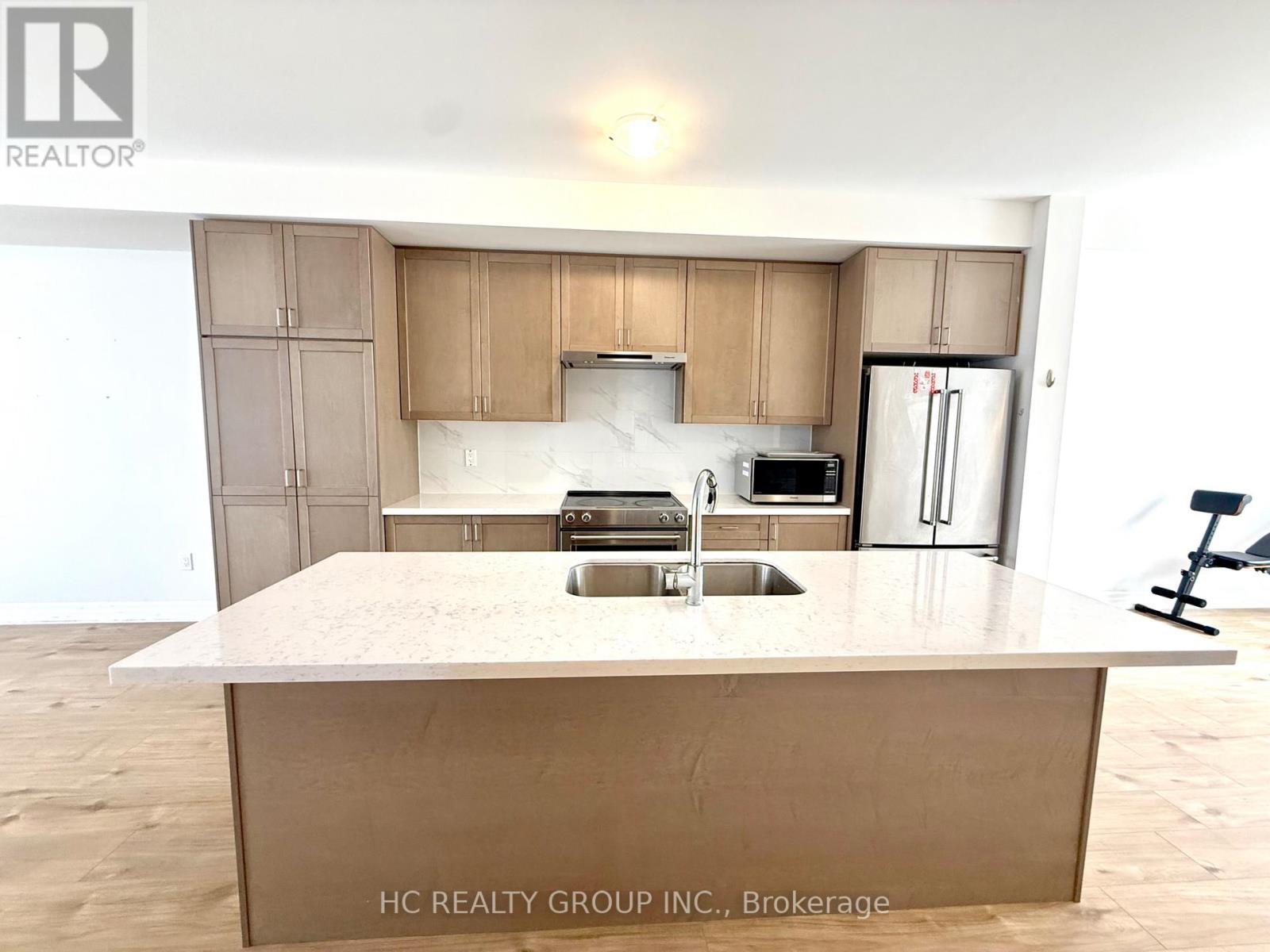 33 Thomas Armstrong Lane, Richmond Hill, Ontario  L4C 3E4 - Photo 2 - N12632490