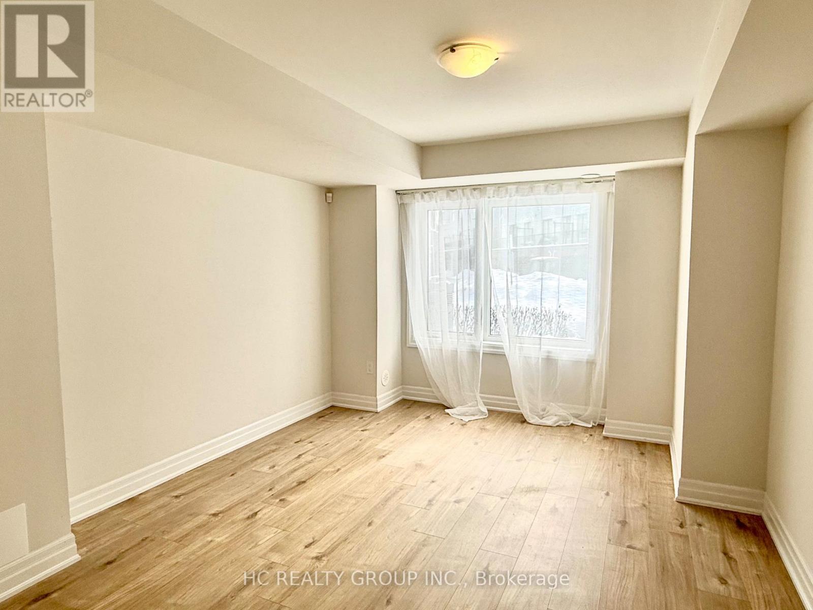 33 Thomas Armstrong Lane, Richmond Hill, Ontario  L4C 3E4 - Photo 4 - N12632490