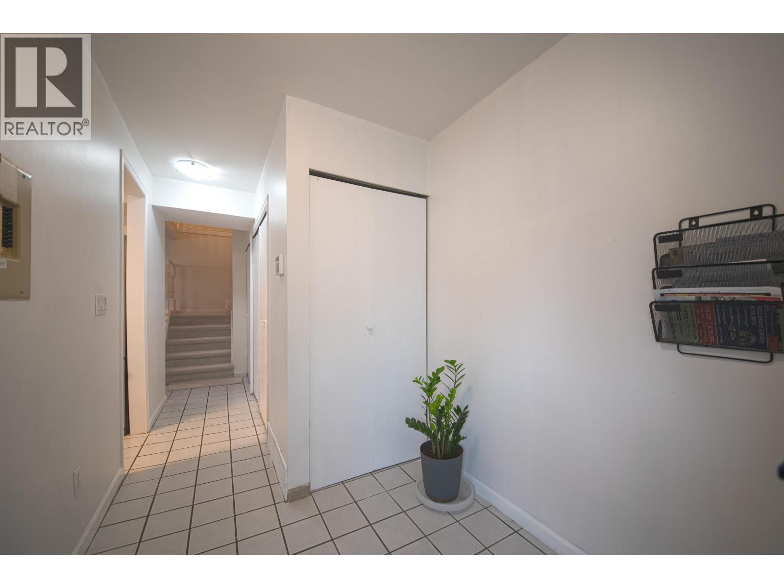 2 1170 Lansdowne Drive, Coquitlam, British Columbia  V3B 5V8 - Photo 2 - R3086435